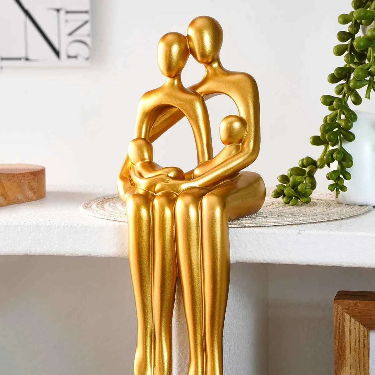Creative and interesting living room entrance desktop ornaments for a family of four modern abstract character shape decorations