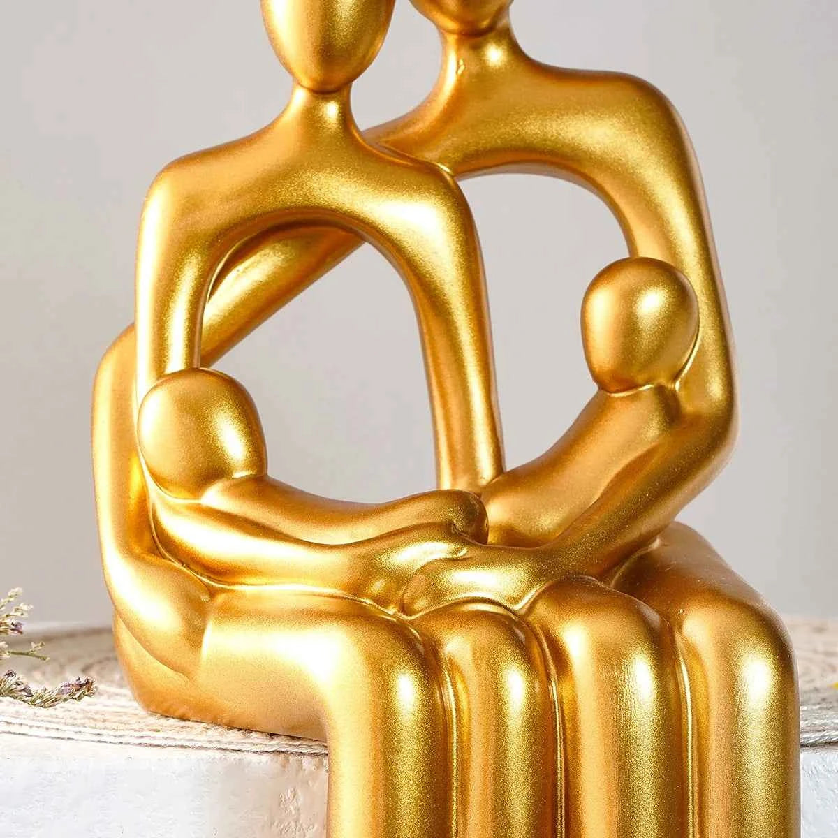 Creative and interesting living room entrance desktop ornaments for a family of four modern abstract character shape decorations