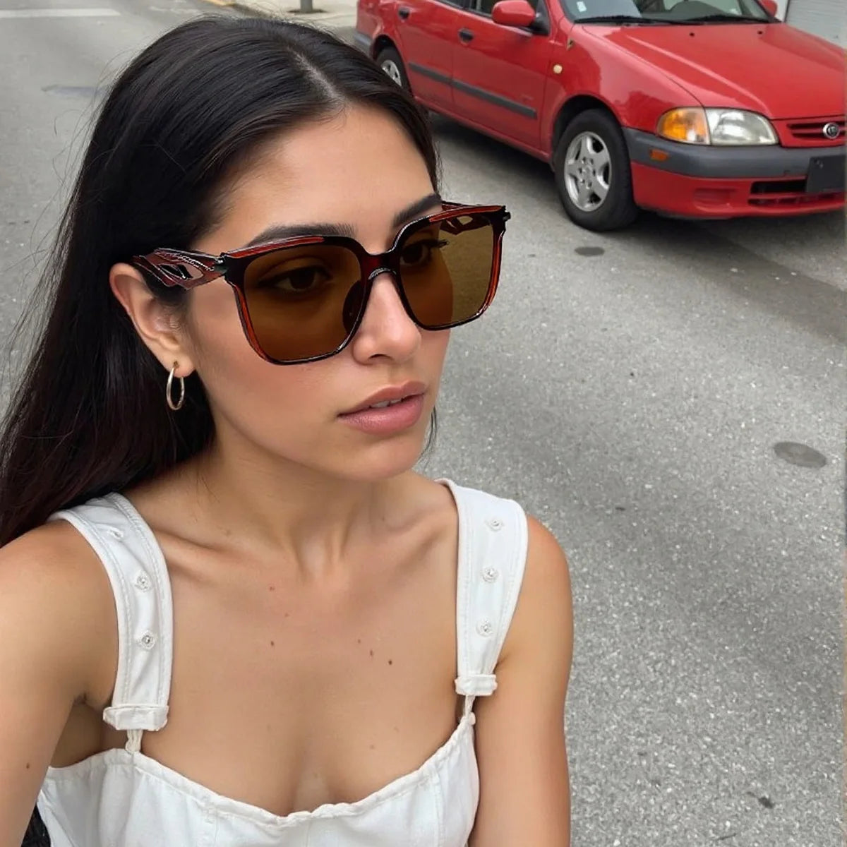 Sunglasses for Women Lightweight Fashionable Square Sunglasses Unique Wavy Leg Design Gradient Frame Versatile Women Glasses